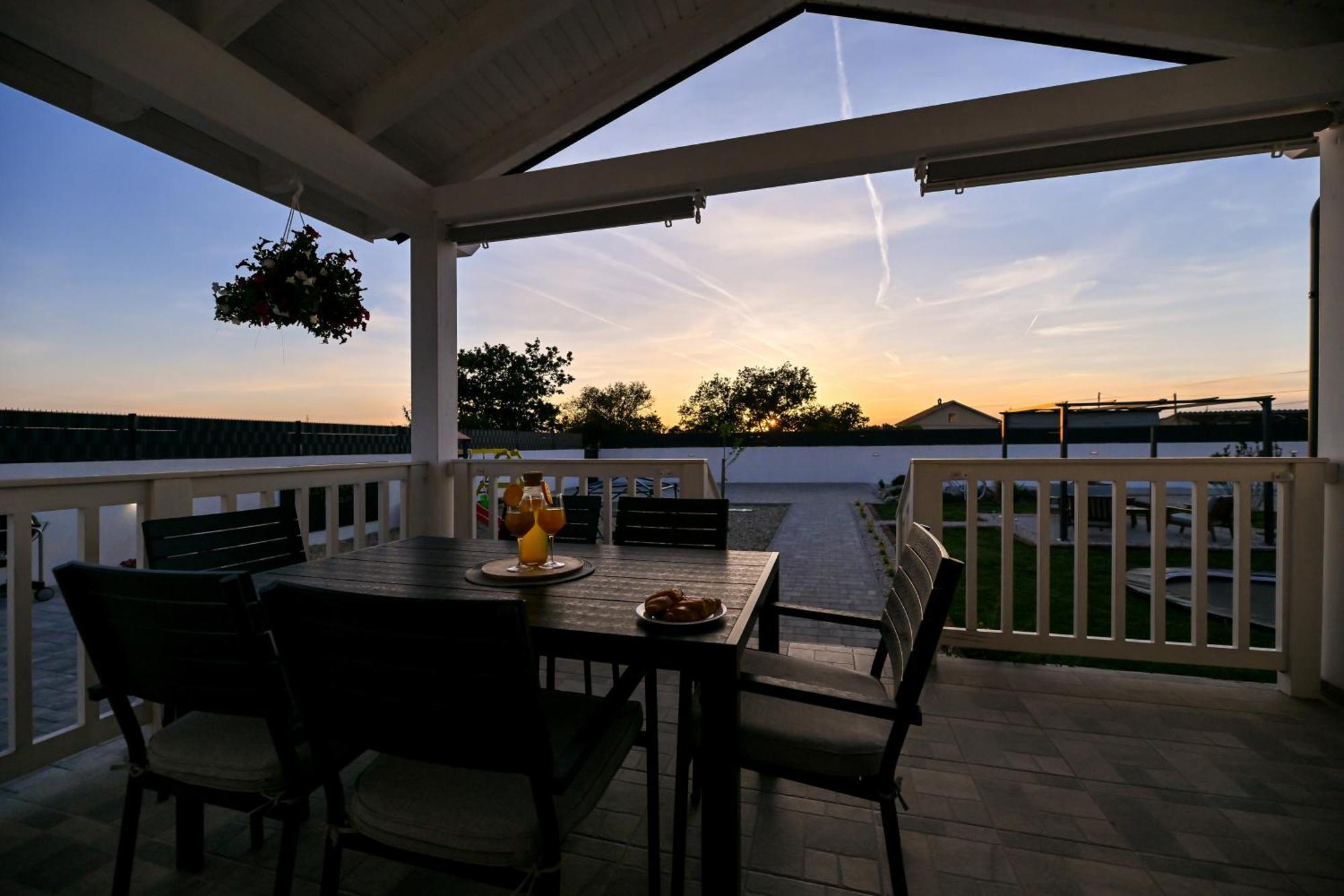 Holiday Home Aprilis With Pool, Jacuzzi And Sauna Galovac  Exteriér fotografie