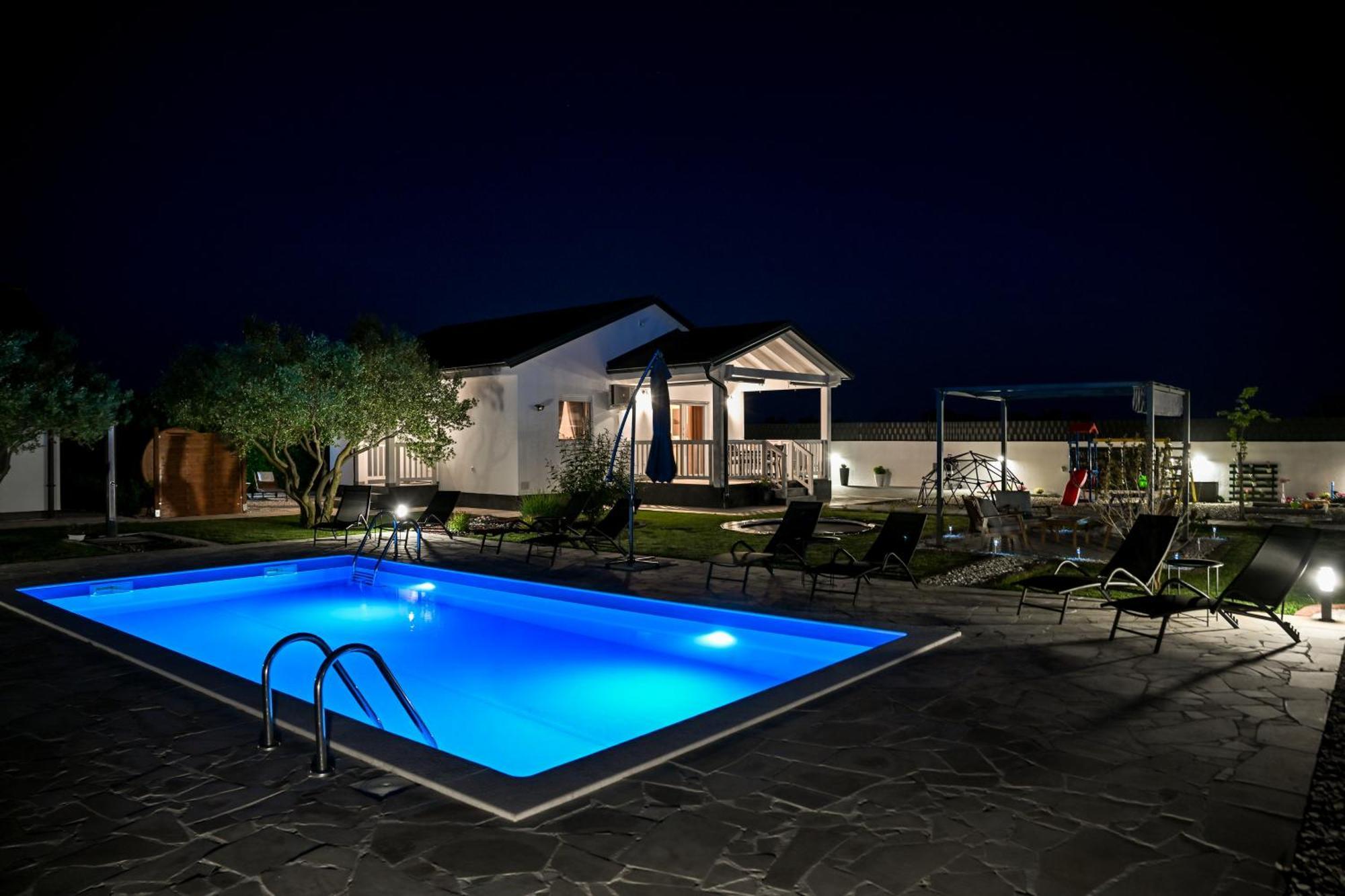 Holiday Home Aprilis With Pool, Jacuzzi And Sauna Galovac  Exteriér fotografie