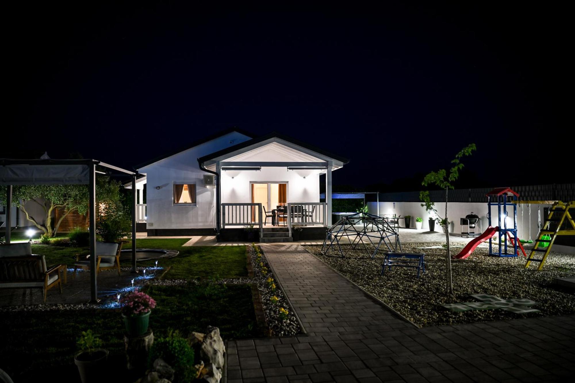 Holiday Home Aprilis With Pool, Jacuzzi And Sauna Galovac  Exteriér fotografie